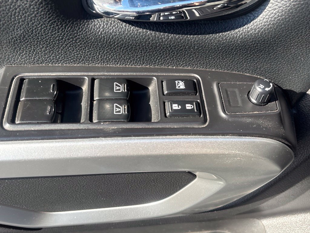 Used 2021 Nissan Titan SV w/ SV Convenience Package RWD image 9
