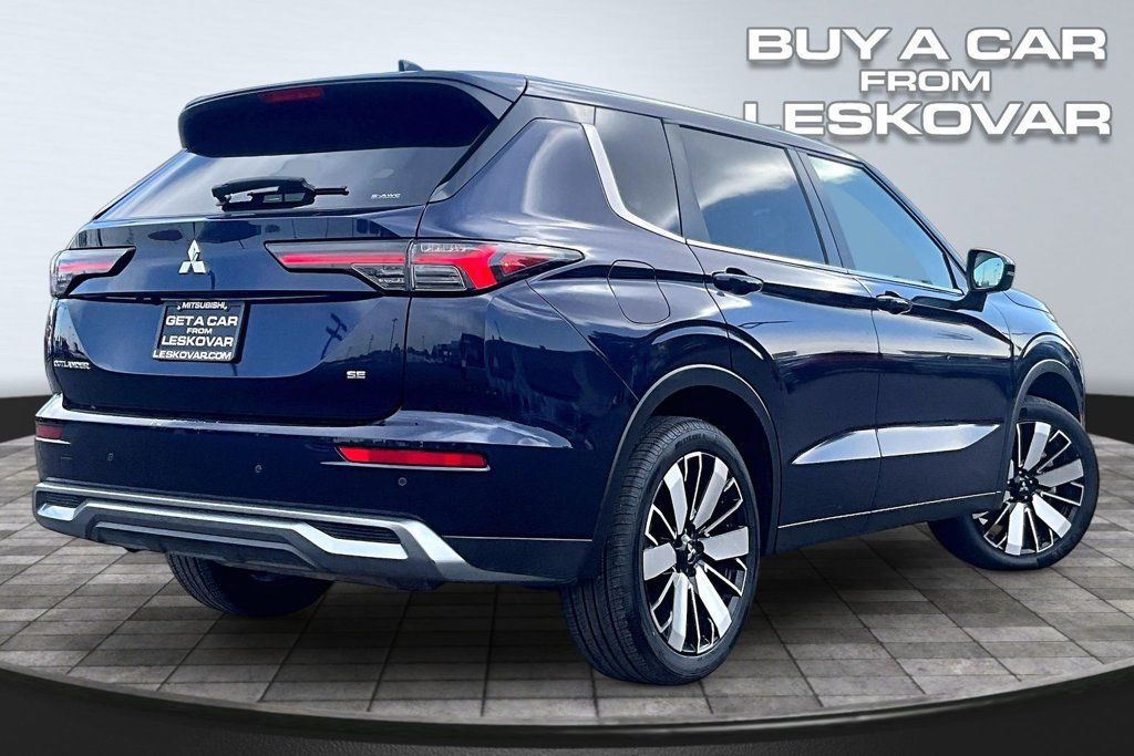 Used 2025 Mitsubishi Outlander SE AWD/4WD image 13