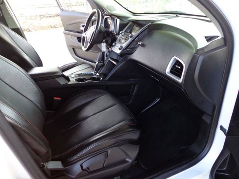 Used 2017 Chevrolet Equinox LT image 18