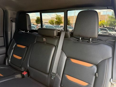Used 2022 GMC Sierra 2500 AT4 w/ AT4 Preferred Package AWD/4WD image 29