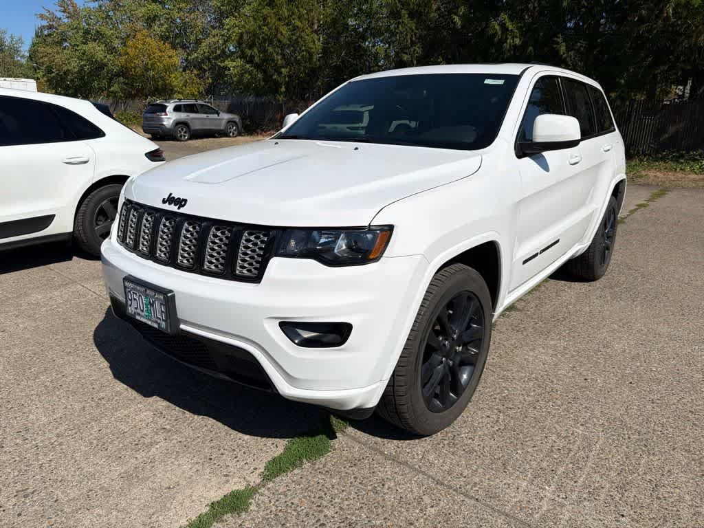 Used 2020 Jeep Grand Cherokee Altitude AWD/4WD image 3