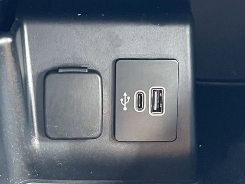 Used 2025 Ford Explorer Active w/ Active Comfort Package image 8