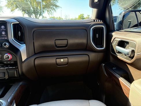 Used 2022 GMC Sierra 1500 SLT w/ SLT Premium Plus Package AWD/4WD image 6