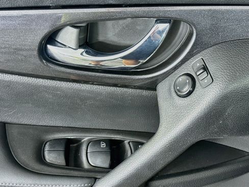 Used 2017 Nissan Rogue S FWD image 21
