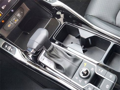 Certified 2025 Kia Sorento SX image 21