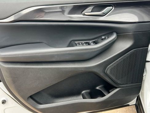 Used 2023 Jeep Grand Cherokee L Laredo image 17