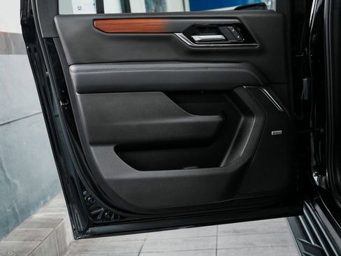 Used 2025 GMC Yukon XL Denali image 14