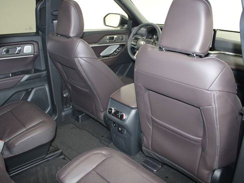 New 2026 Ford Explorer Platinum image 34