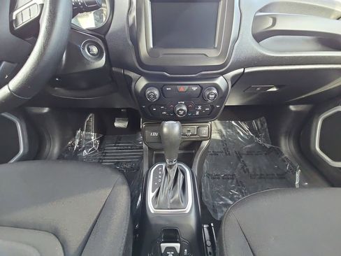 Used 2020 Jeep Renegade Latitude w/ Cold Weather Group image 9