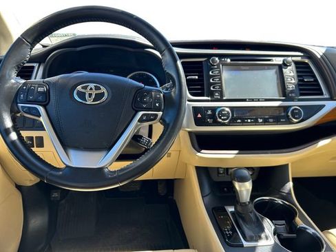 Certified 2017 Toyota Highlander Limited image 12