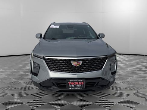 Used 2025 Cadillac XT4 Premium Luxury image 2