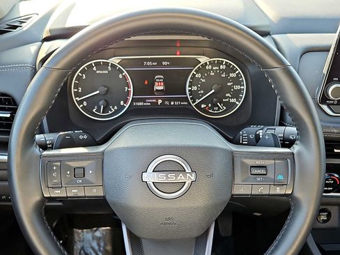 Used 2025 Nissan Rogue SV FWD image 18