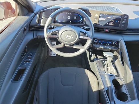 Certified 2025 Hyundai Elantra Sport image 15