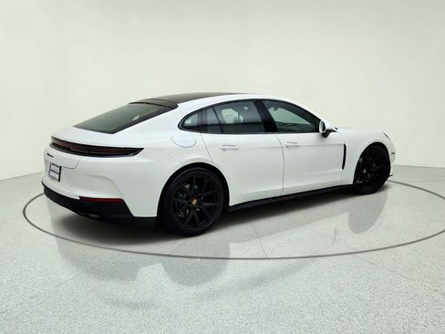Used 2025 Porsche Panamera image 8