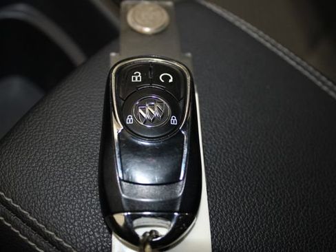 Used 2018 Buick Regal Preferred w/ Sights and Sounds Package AWD/4WD image 19
