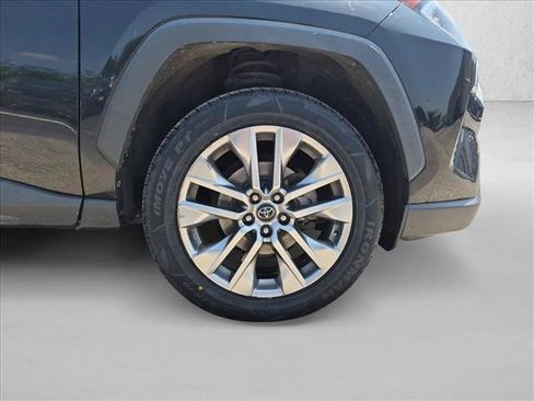 Used 2021 Toyota RAV4 XLE Premium AWD/4WD image 9