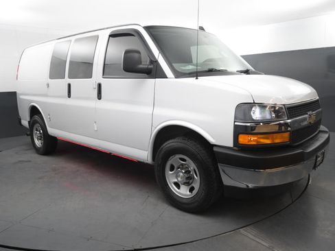 Used 2020 Chevrolet Express 2500 w/ Driver Convenience Package image 7