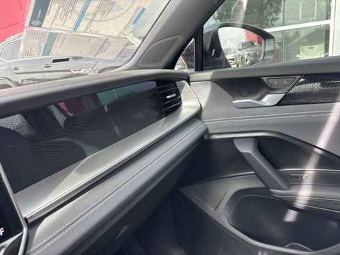 New 2026 Volkswagen Tiguan SE R-Line FWD image 22