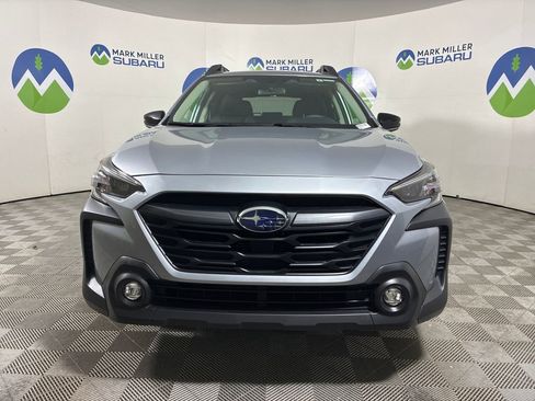 Used 2025 Subaru Outback Premium AWD/4WD image 2