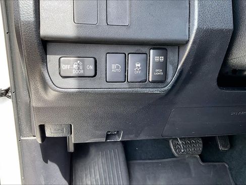 Used 2023 Toyota Tacoma SR AWD/4WD image 32