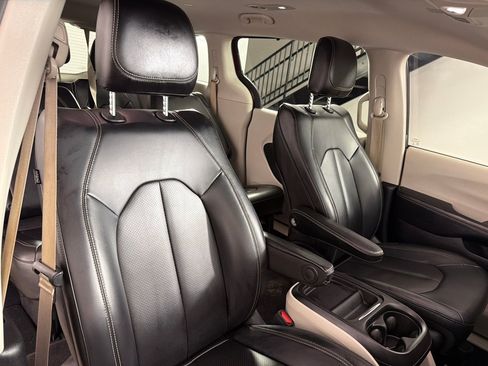 Used 2020 Chrysler Voyager Lxi FWD image 21