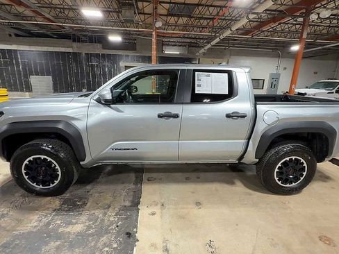 Used 2024 Toyota Tacoma TRD Off-Road image 5
