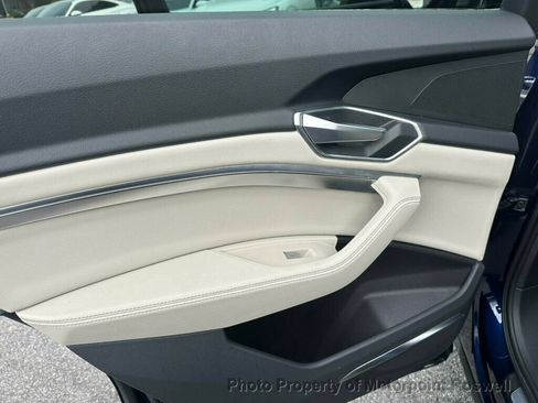 Used 2021 Audi e-tron Premium Plus w/ Premium Plus Package image 23