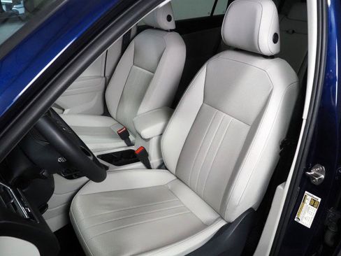 Used 2023 Volkswagen Tiguan SE FWD image 13