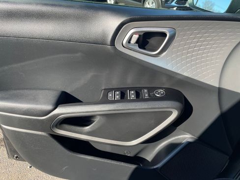Used 2025 Kia Soul LX w/ LX Technology Package image 20