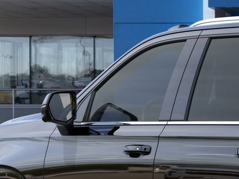 New 2026 Chevrolet Suburban LT AWD/4WD image 38