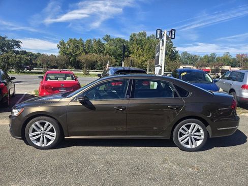 Used 2019 Volkswagen Passat 2.0T Wolfsburg FWD image 11