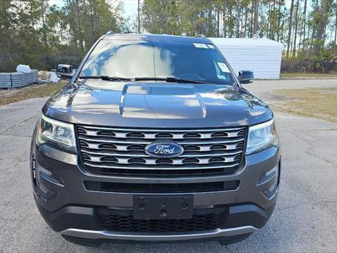 Used 2016 Ford Explorer XLT w/ Equipment Group 202A image 3