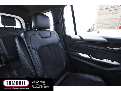 Used 2023 Jeep Grand Cherokee L Laredo AWD/4WD image 12