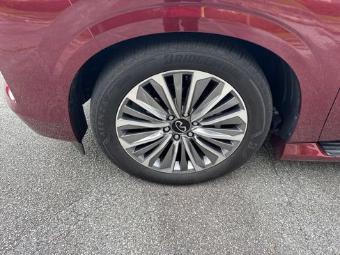 Used 2025 INFINITI QX80 Sensory AWD/4WD image 11