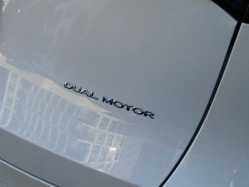 Used 2020 Tesla Model Y Long Range image 23