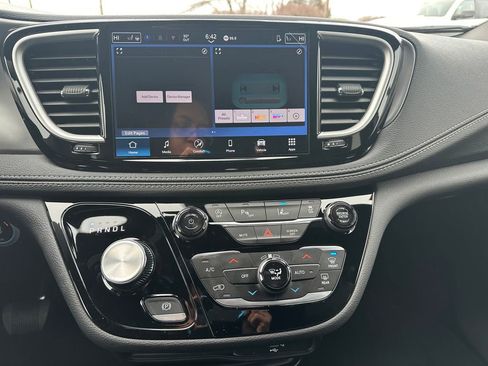 New 2026 Chrysler Pacifica Select w/ S Appearance Package image 17