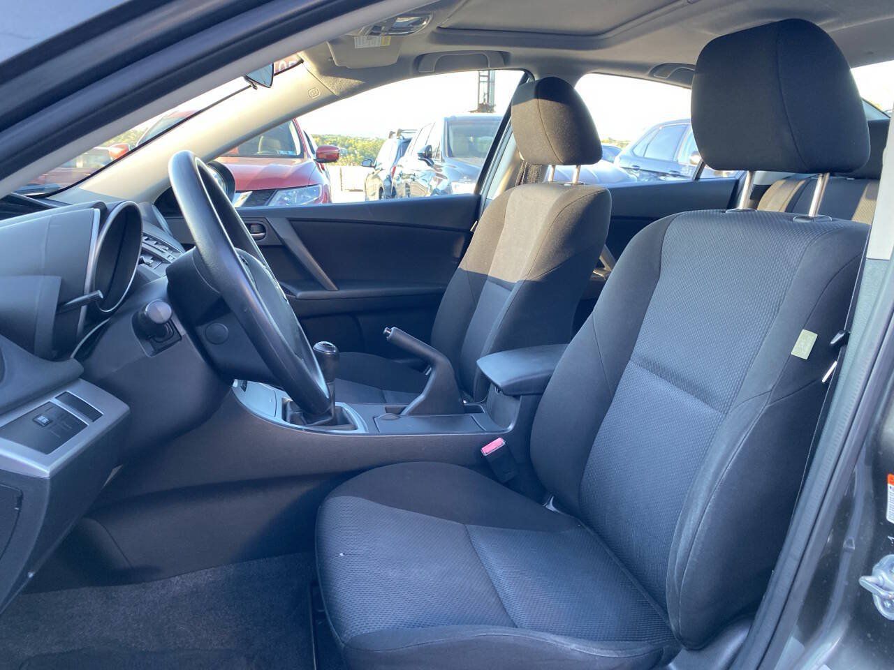 Used 2011 MAZDA MAZDA3 i Touring FWD image 11