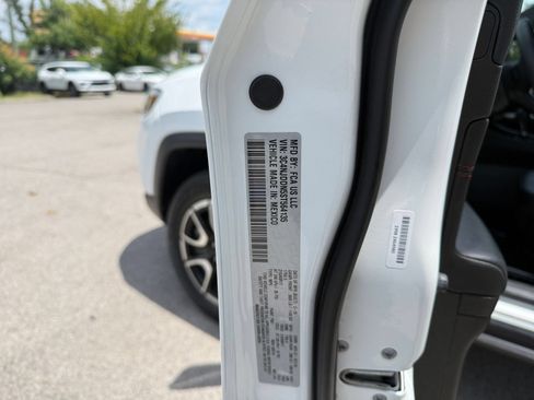 Used 2025 Jeep Compass Trailhawk AWD/4WD image 23
