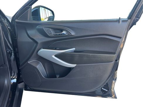 Used 2026 Chevrolet Trax RS w/ Sunroof Package FWD image 19