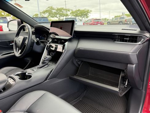 Certified 2024 Toyota Venza XLE AWD/4WD image 13
