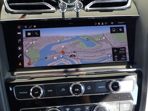 Certified 2022 Bentley Bentayga image 18