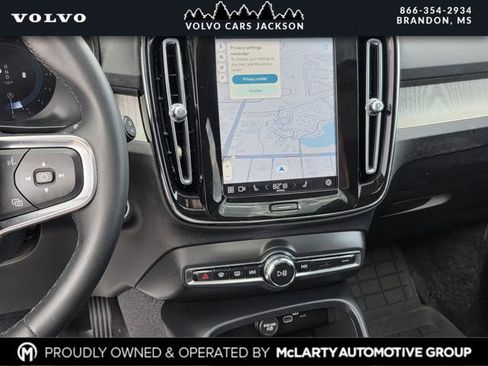 Used 2024 Volvo XC40 B5 Plus image 8