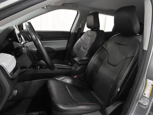 Used 2022 Jeep Compass Latitude AWD/4WD image 5