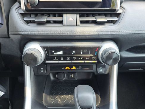 Used 2025 Toyota RAV4 LE FWD image 32