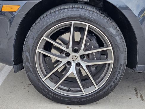 Certified 2025 Porsche Macan image 14