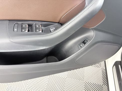 Used 2018 Audi Q3 2.0T Premium image 18