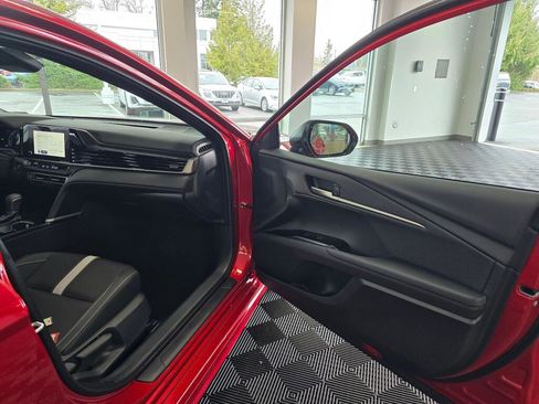 Used 2025 Toyota Camry SE image 43