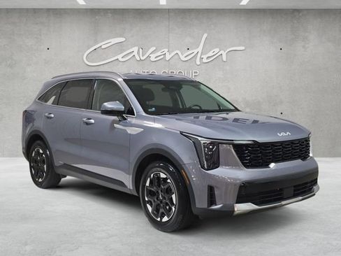 Used 2024 Kia Sorento S image 2