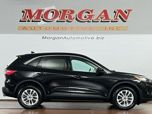 Used 2020 Ford Escape SE image 2