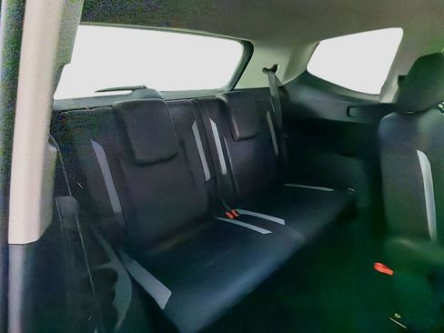 Used 2025 Volkswagen Atlas Peak Edition SE image 28